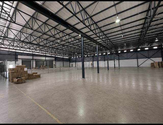 2,348M² WAREHOUSE TO LET IN LONGMEADOW